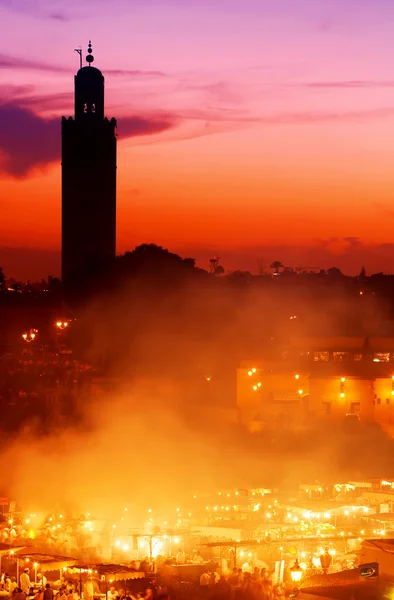 Torget jema el fna torget med koutoubia-moskén i Marrakech — Stockfoto