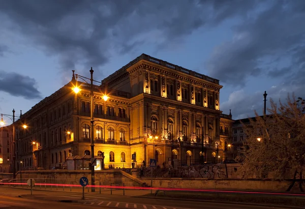 A academia húngara à noite — Fotografia de Stock