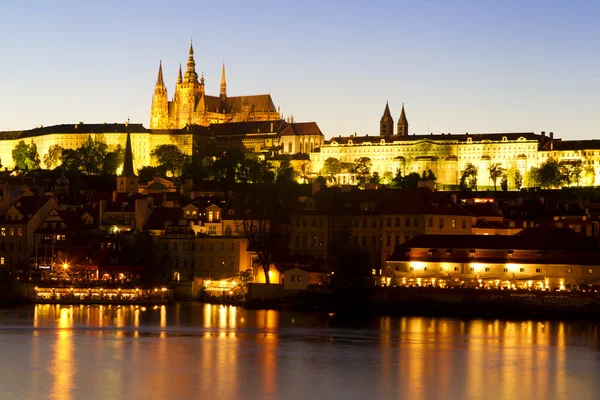 Zamek Praga o zachodzie słońca — Zdjęcie stockowe