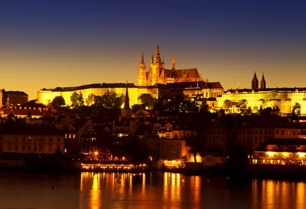 Il Castello di Praga di notte — Foto Stock