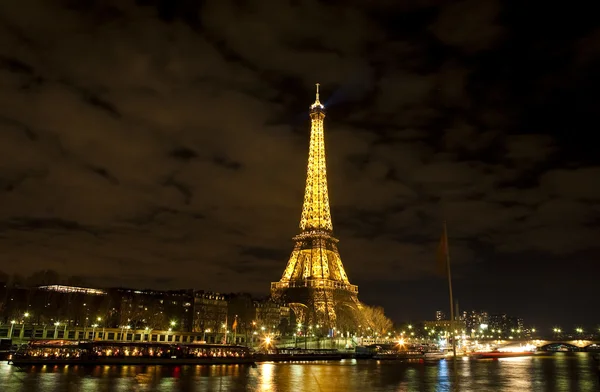 Торжественное освещение Эйфелевой башни — стоковое фото