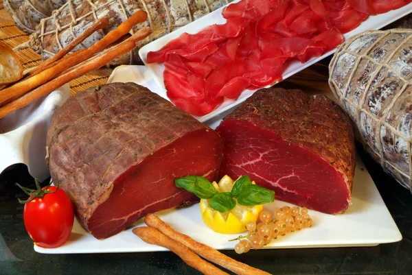 İtalyan bresaola domates ve limon ile