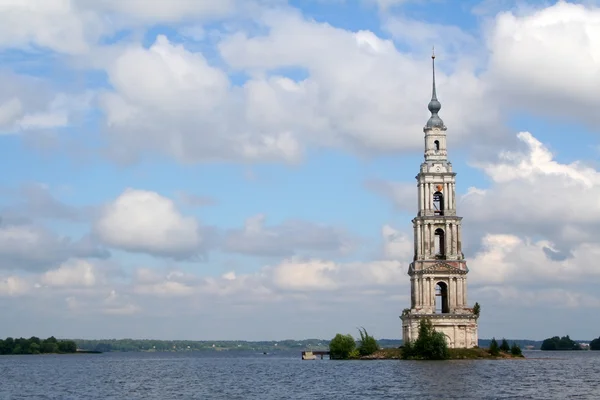 Kalyazin. klocktornet i vattnet. — Stockfoto