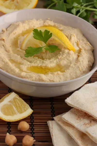 stock image Hummus with pitta bread