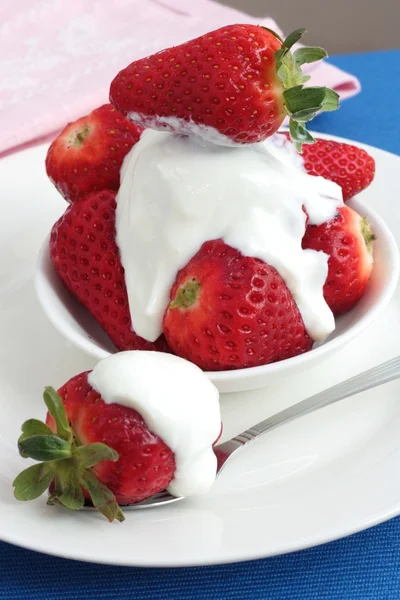 Strawberries and Cream — Stock Photo, Image