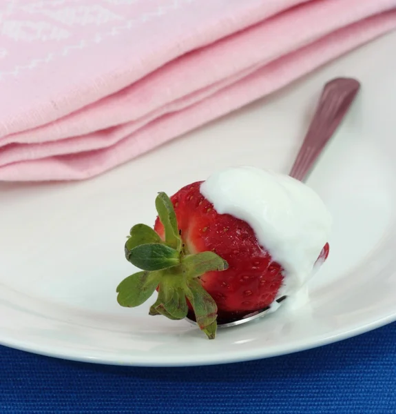 Strawberries and Cream — Stock Photo, Image