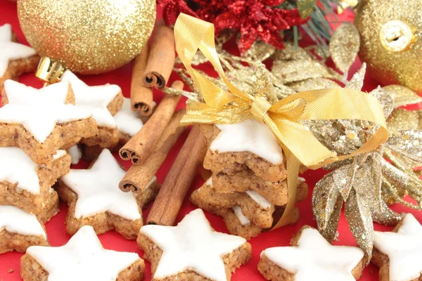 Bolachas ou biscoitos de canela de Natal — Fotografia de Stock
