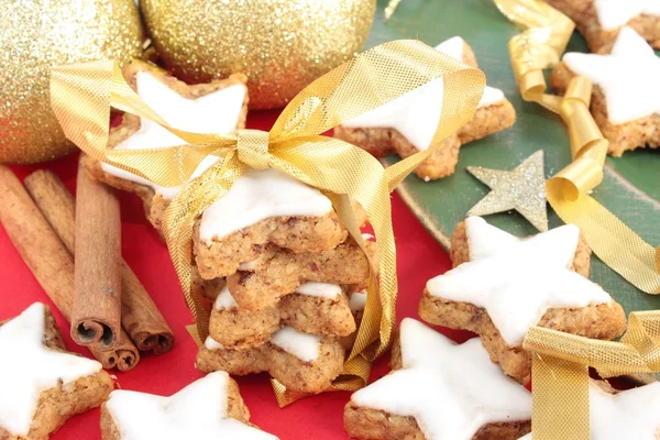 Noel tarçınlı kurabiye ya da bisküvi — Stok fotoğraf