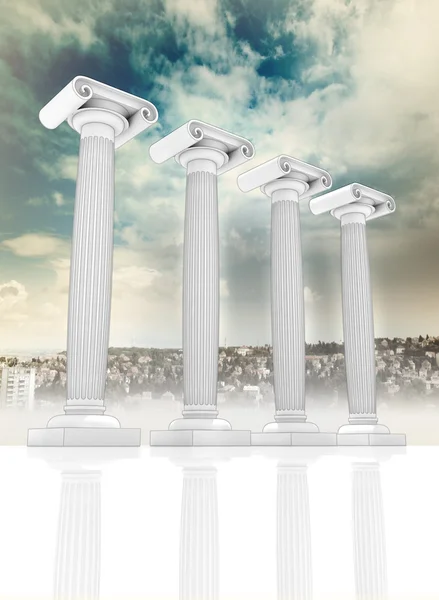 Четыре древнегреческих ионийских колонны в ряд — стоковое фото