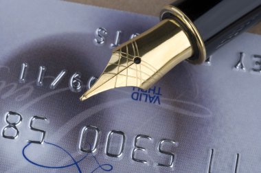 Klasik altın-nibbed dolma kalem karşı kredi kartı