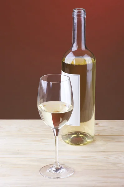 Bottiglia di vino bianco e vetro — Foto Stock