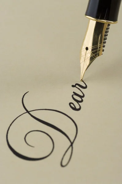 Inscrição Caro com caneta de ouro — Fotografia de Stock