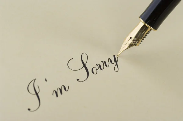 Надпись "Прости меня золотой ручкой" — стоковое фото