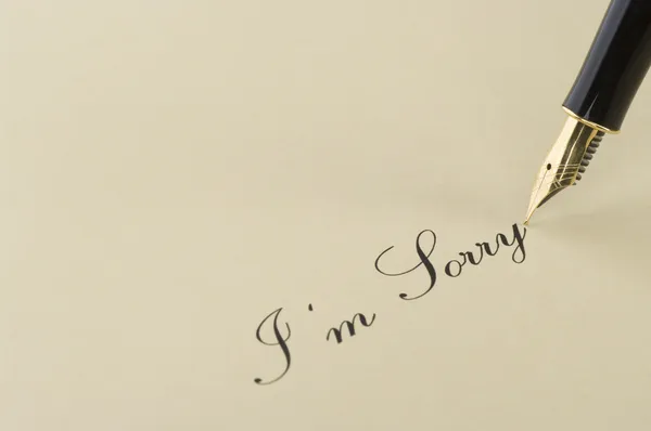 Надпись "Прости меня золотой ручкой" — стоковое фото