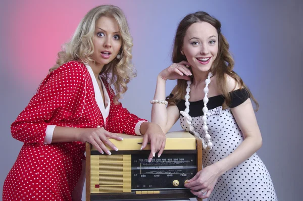 Closeup of two attractive happy girls with retro radio — Stock Photo, Image