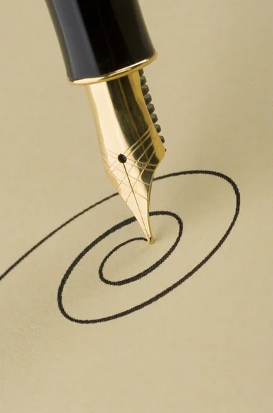 Κομψό σχέδιο wtitten με ένα χρυσό στυλό — Φωτογραφία Αρχείου
