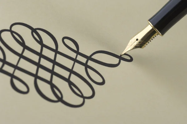 Zarif desen wtitten tarafından altın kalem — Stok fotoğraf