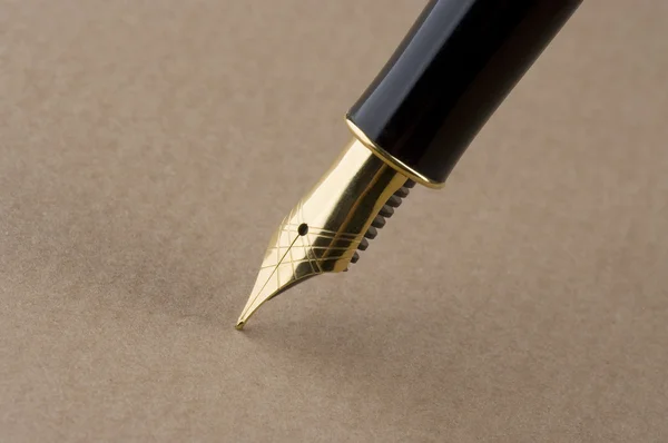金のペン — ストック写真