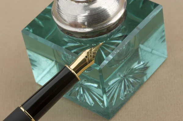 Gold pen with inkpot — Stock Photo, Image