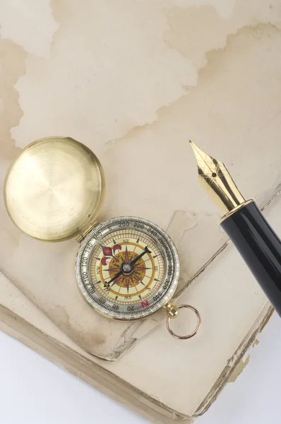 复古指南针和笔 — 图库照片
