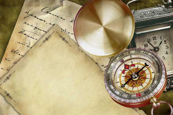 Retro kompass med papper — Stockfoto