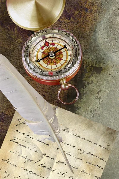 Retro kompass med papper — Stockfoto