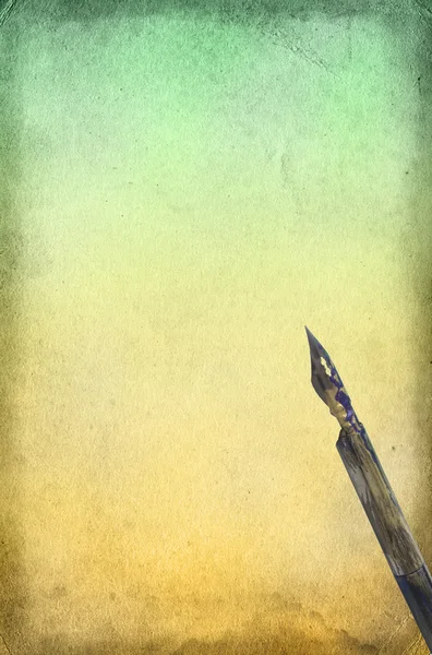 Papel velho com caneta — Fotografia de Stock