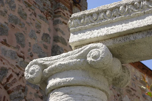 Columna iónica griega antigua —  Fotos de Stock
