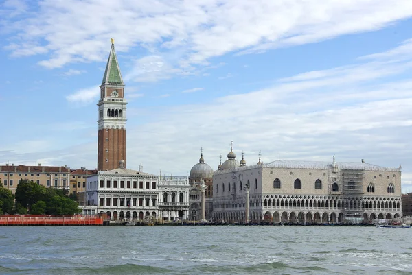 Вид на площадь Сан-Марко с Большого канала, Италия, Венеция — стоковое фото