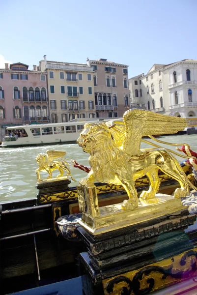 Gold lion of gandolas in Venice, Italy — Stock Photo, Image