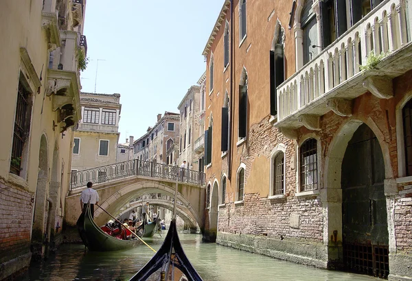Gondolas on canal in Venice, Italy — Stock Photo, Image