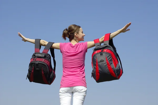 Leende flicka med moderna ryggsäckar — Stockfoto