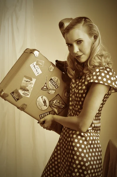 Pretty retro woman with suitcase — Stock Photo, Image
