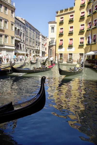 Canal of venice with houses and gondola, italy, europe — Stock Photo, Image