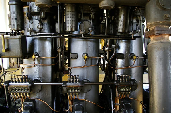 Große Dieselmotor-Wasserpumpe aus dem Jahr 1930 — Stockfoto