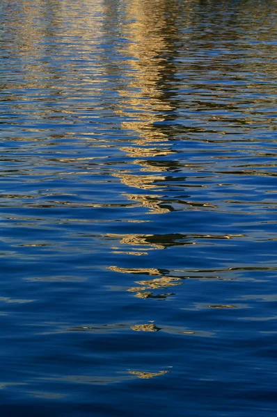 Отражение в море — стоковое фото