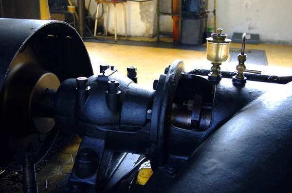 1930 年から大型ディーゼル エンジンの部品 — ストック写真