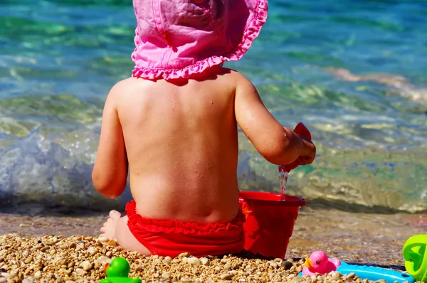 Heure d "été - jeux d'enfants sur la plage — Photo