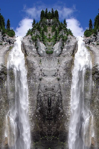 Kuyruklu yıldız Falls (ayna görüntüsü)