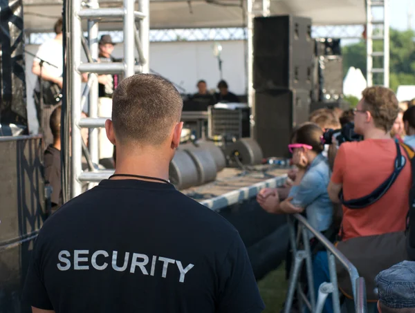 En säkerhetsvakt vid konserten — Stockfoto