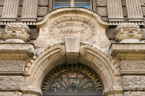 Eingang zum Gebäude des Zentralen Telegraphen. berlin — Stockfoto