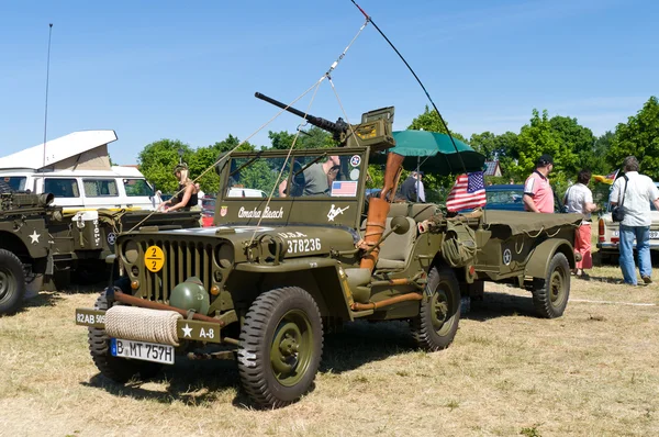 PAAREN IM GLIEN, ALEMANIA - 26 DE MAYO: Coche Willys MB US Army Jeep, "The oldtimer show" en MAFZ, 26 de mayo de 2012 en Paaren im Glien, Alemania — Foto de Stock
