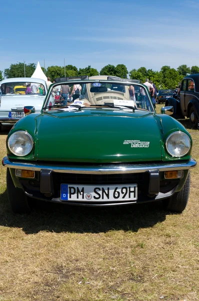 Paaren im glien, deutschland - 26. mai 2012 in paaren im glien, deutschland: cars triumph spitfire 1500, "the oldtimer show" im mafz — Stockfoto