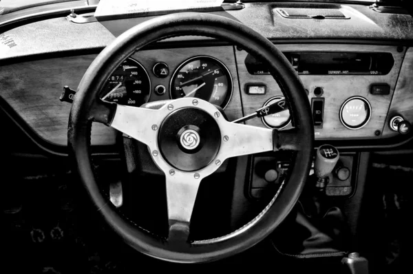 PAAREN IM GLIEN, GERMANIA - 26 MAGGIO: Cabin car Triumph Spitfire 1500 (bianco e nero), "The oldtimer show" in MAFZ, 26 maggio 2012 in Paaren im Glien, Germania — Foto Stock