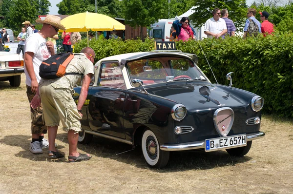 Paaren im glien, Duitsland - 26 mei: auto taxi's, glas goggomobil ts 250 coupe, "the oldtimer show" in mafz, 26 mei 2012 in paaren im glien, Duitsland — Stockfoto
