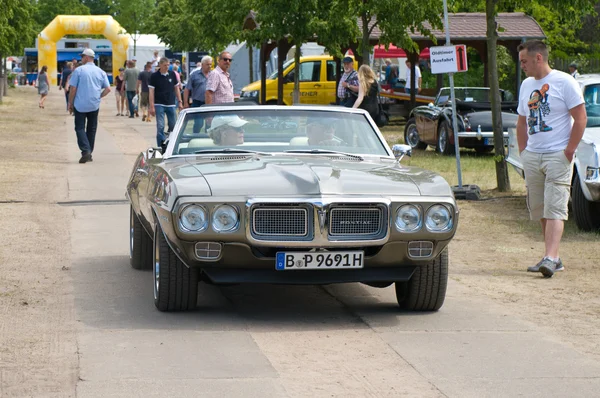 Paaren im glien, Almanya - 26 Mayıs: araba pontiac gto, "oldtimer gösterisinde" mafz, 26 Mayıs 2012 yılında paaren im glien, Almanya — Stok fotoğraf
