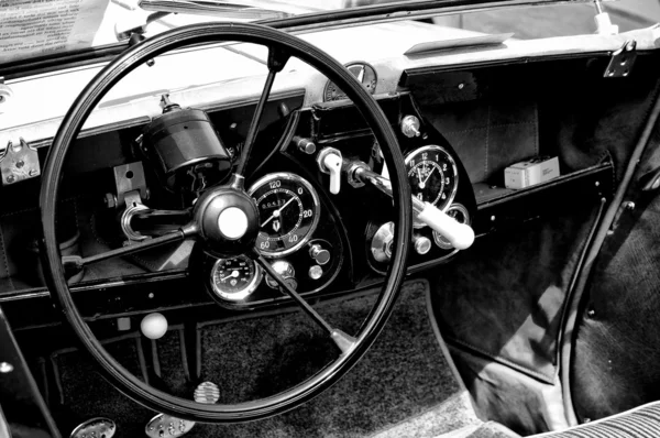 Paaren im glien, Duitsland - 26 mei: cabin auto dkw f5 (zwart en wit), "the oldtimer show" in mafz, 26 mei 2012 in paaren im glien, Duitsland — Stockfoto