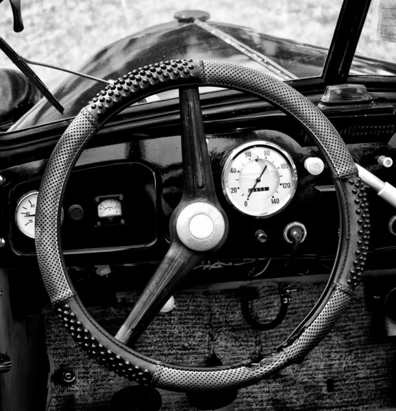 Paaren im glien，德国-5 月 26 日： 驾驶室复古车 （黑白色），"而作显示"mafz，于 2012 年 5 月 26 日在德国 paaren im glien — 图库照片