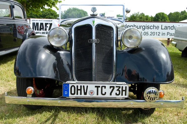 PAAREN IM GLIEN, GERMANIA - 26 MAGGIO: Car DKW F8, "The oldtimer show" in MAFZ, 26 maggio 2012 in Paaren im Glien, Germania — Foto Stock