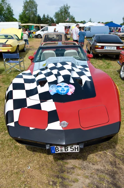 PAAREN IM GLIEN, GERMANY - 26 мая: The Chevrolet Corvette C3, "The oldtimer show" in MAFZ, 26 мая 2012 in Paaren im Glien, Germany — стоковое фото